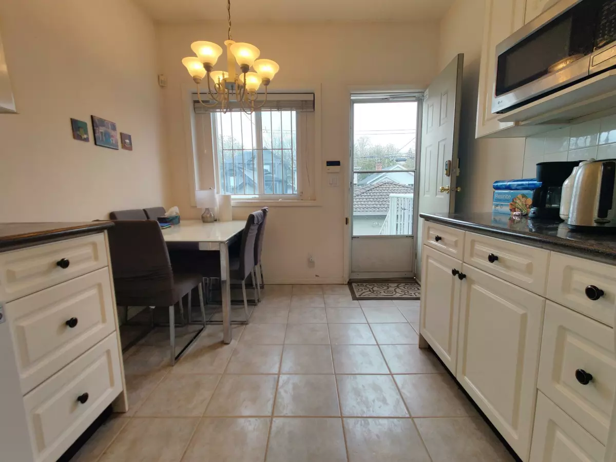 Primary Bathroom Photo of 3461 William Street, Vancouver, BC