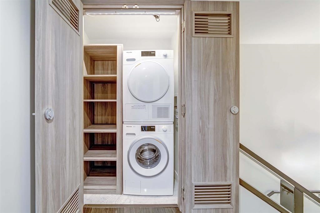 Walk-In Closet Photo of 208 W 1st Avenue, Vancouver, BC