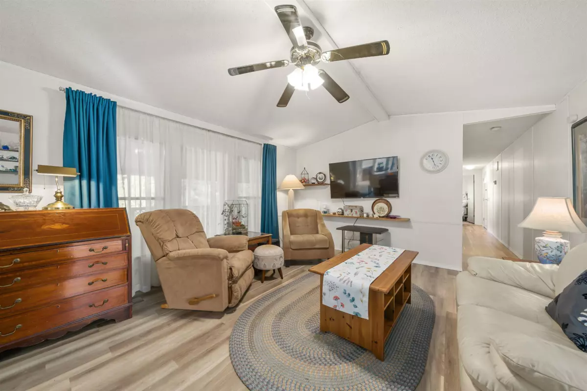 Kitchen Island Photo of 41 10221 Wilson Street, Mission, BC