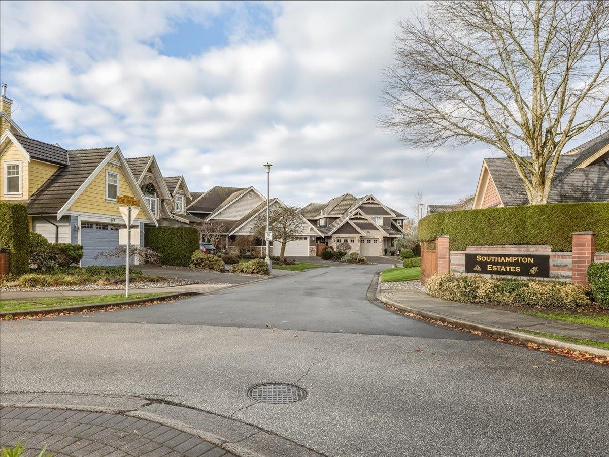 Staircase Photo of 5822 Cove Link Road, Ladner, BC