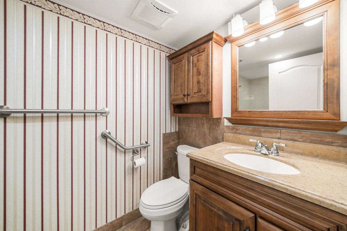 Garden / Landscaping Photo of 804 71 Jamieson Court, New Westminster, BC