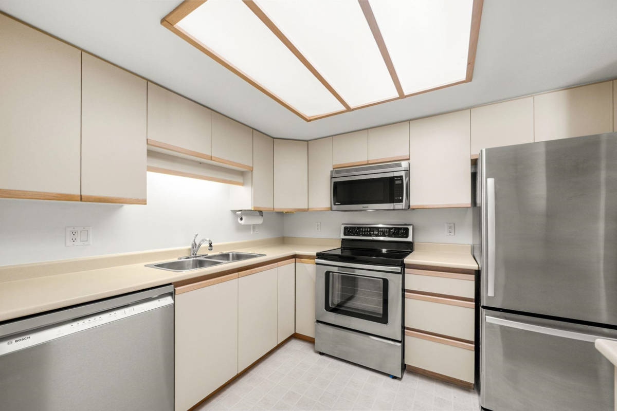 Office / Den Photo of 804 71 Jamieson Court, New Westminster, BC