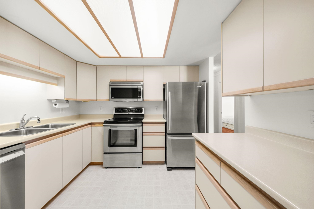 Powder Room Photo of 804 71 Jamieson Court, New Westminster, BC