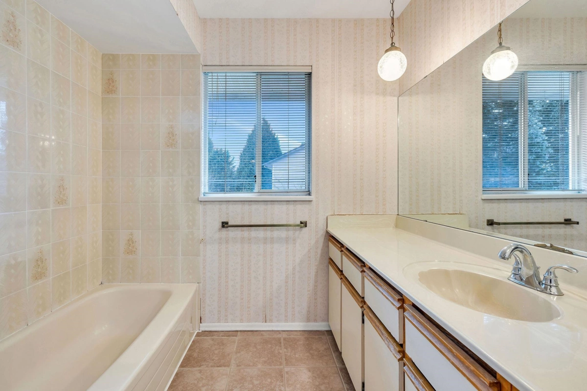 Basement Recreation Room Photo of 1921 155 Street, Surrey, BC