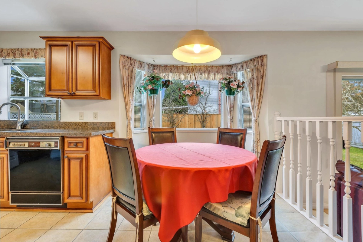 Breakfast Nook Photo of 1921 155 Street, Surrey, BC