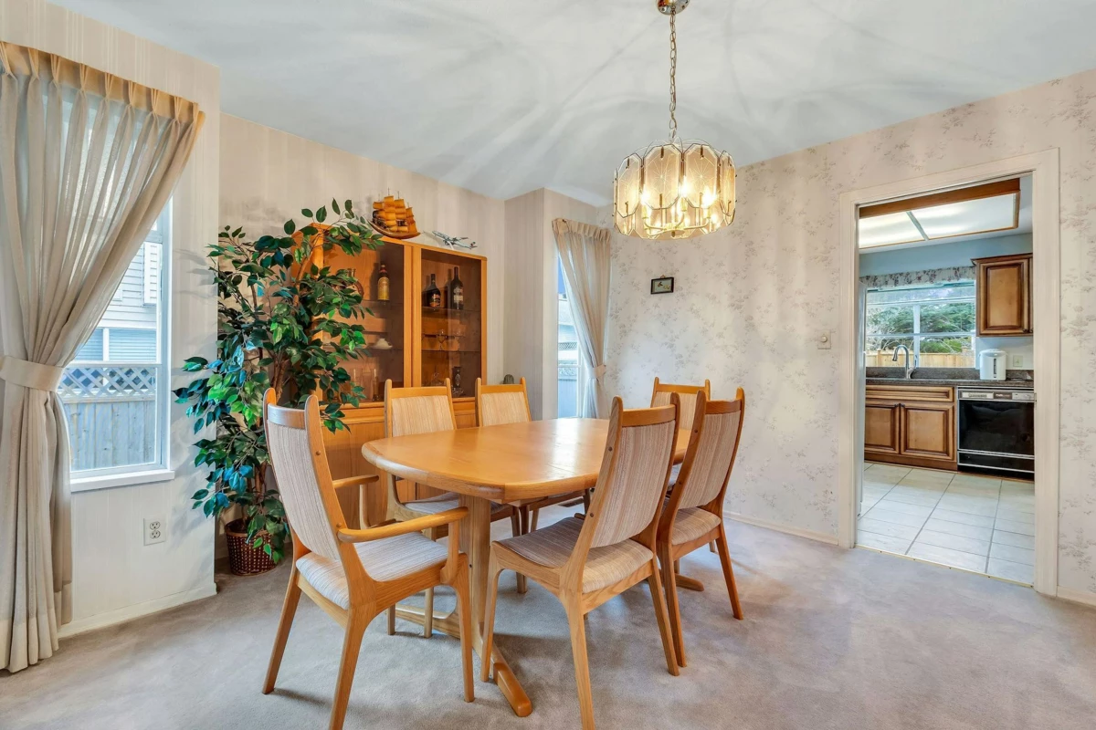 Dining Area Photo of 1921 155 Street, Surrey, BC