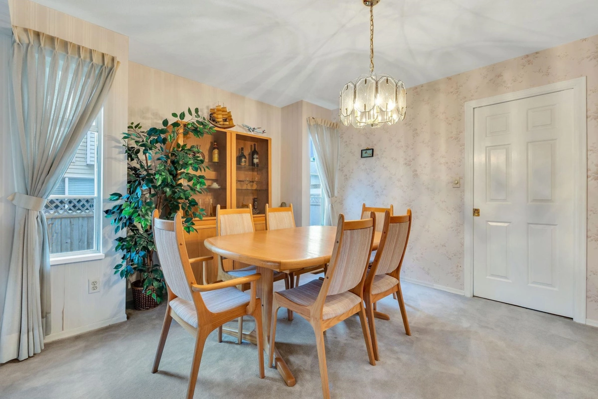 Family Room Photo of 1921 155 Street, Surrey, BC