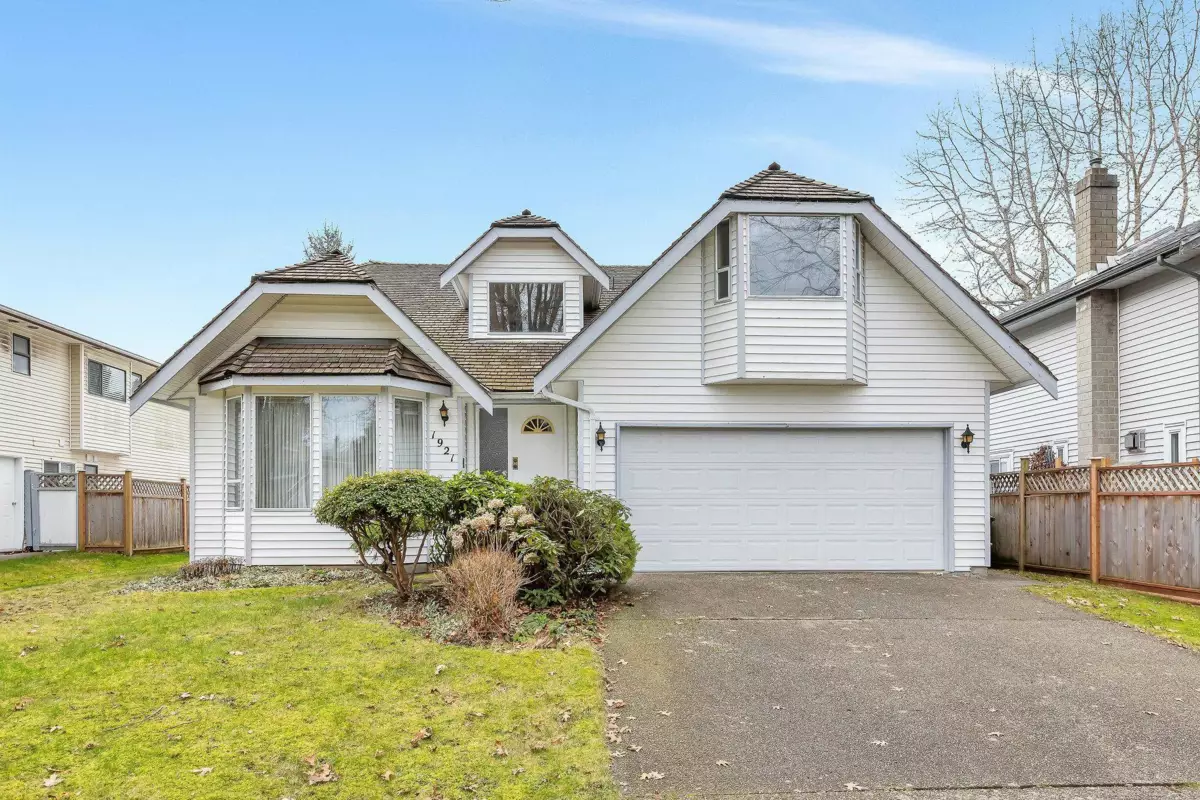 Garage Interior Photo of 1921 155 Street, Surrey, BC