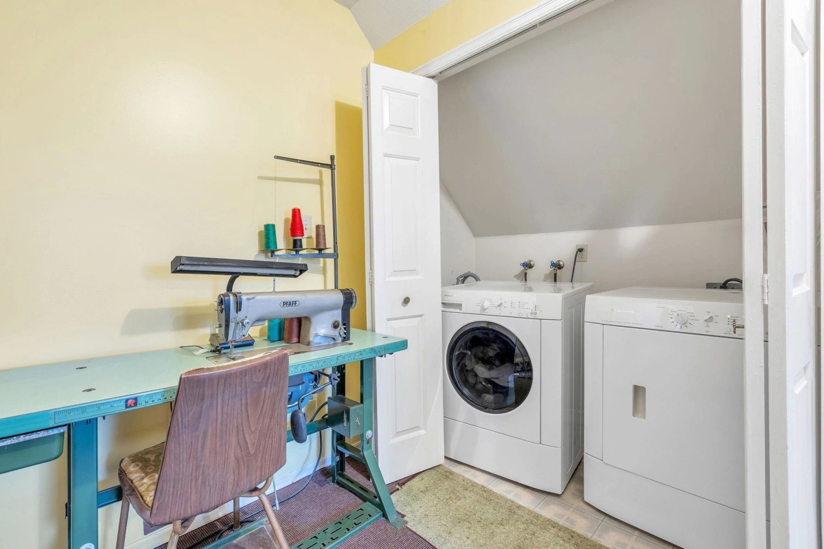 Hallway Photo of 1921 155 Street, Surrey, BC