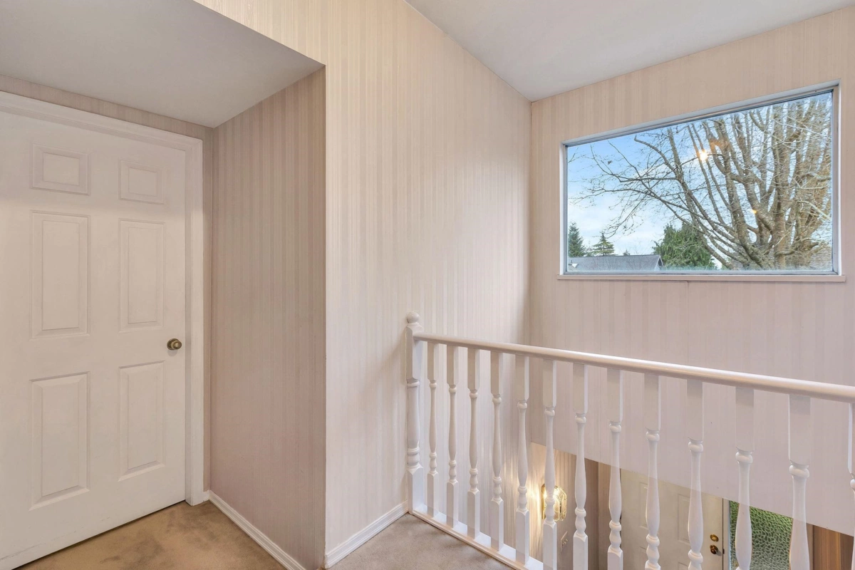 Laundry Room Photo of 1921 155 Street, Surrey, BC