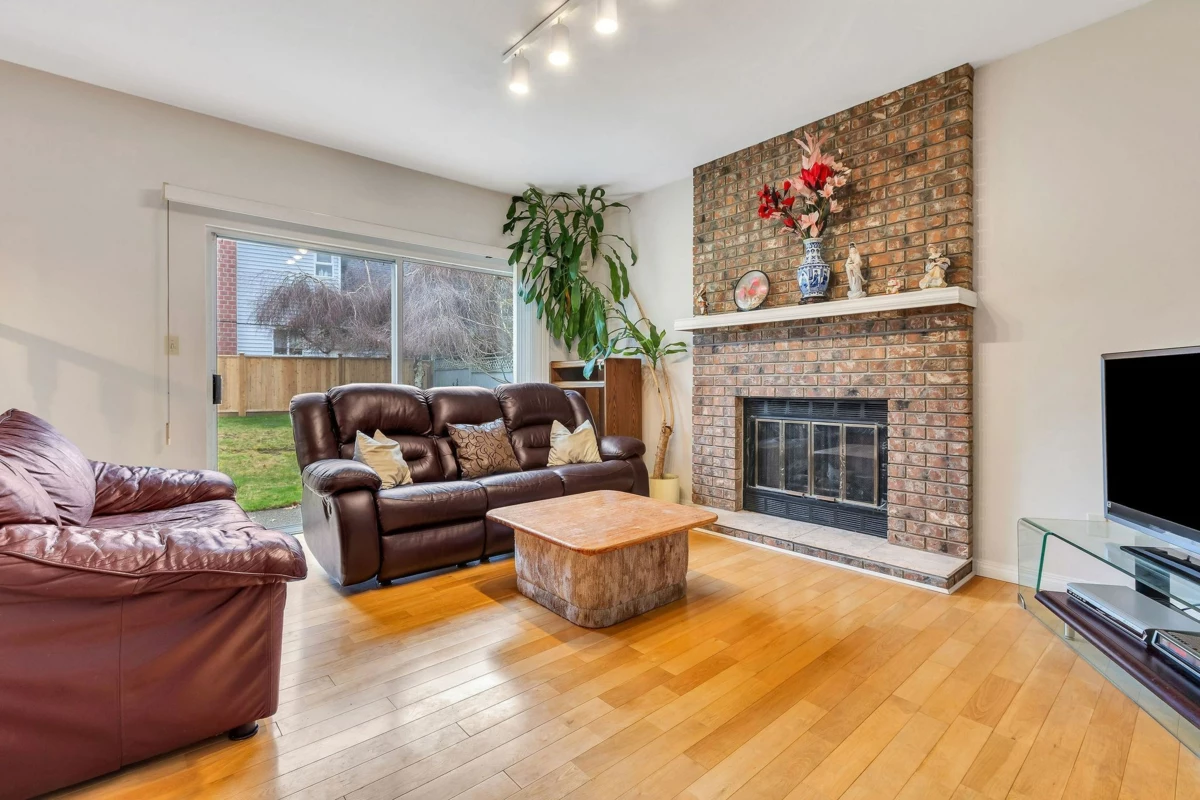 Primary Bathroom Photo of 1921 155 Street, Surrey, BC