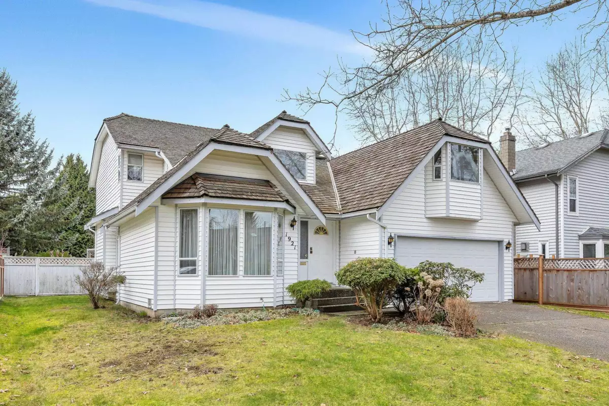Staircase Photo of 1921 155 Street, Surrey, BC