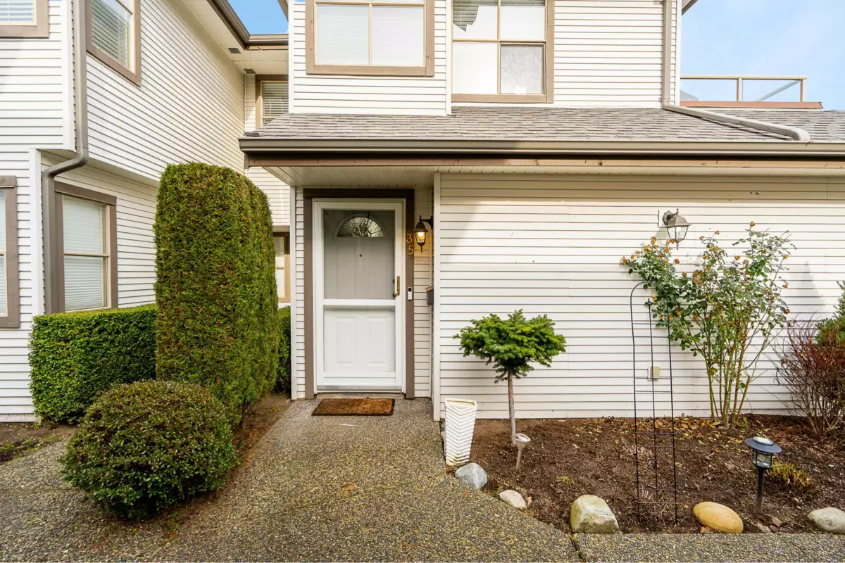 Front Yard Photo of 35 19160 119 Avenue, Pitt Meadows, BC