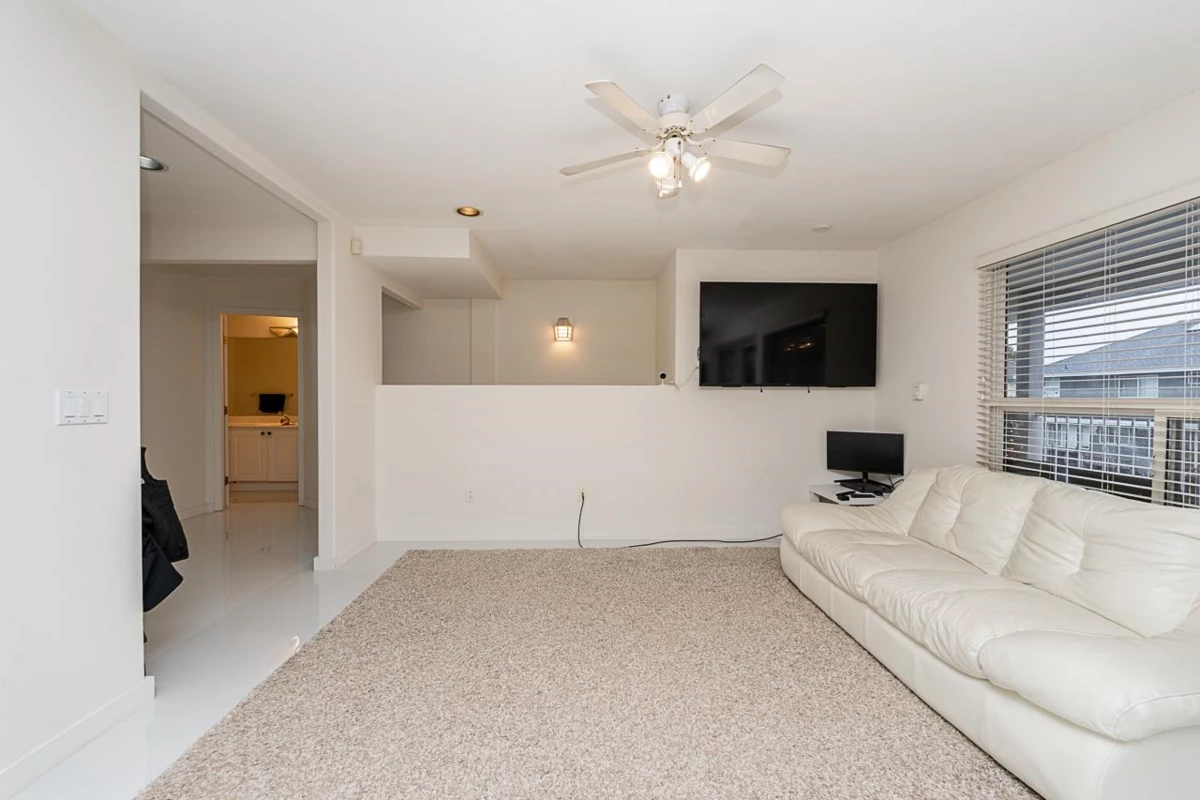 Kitchen Photo of 10132 156 Street, Surrey, BC