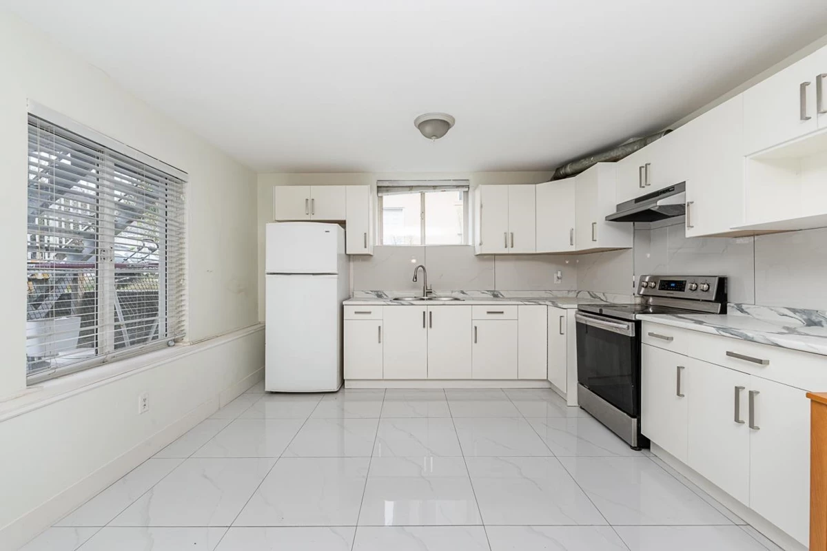 Swimming Pool Photo of 10132 156 Street, Surrey, BC