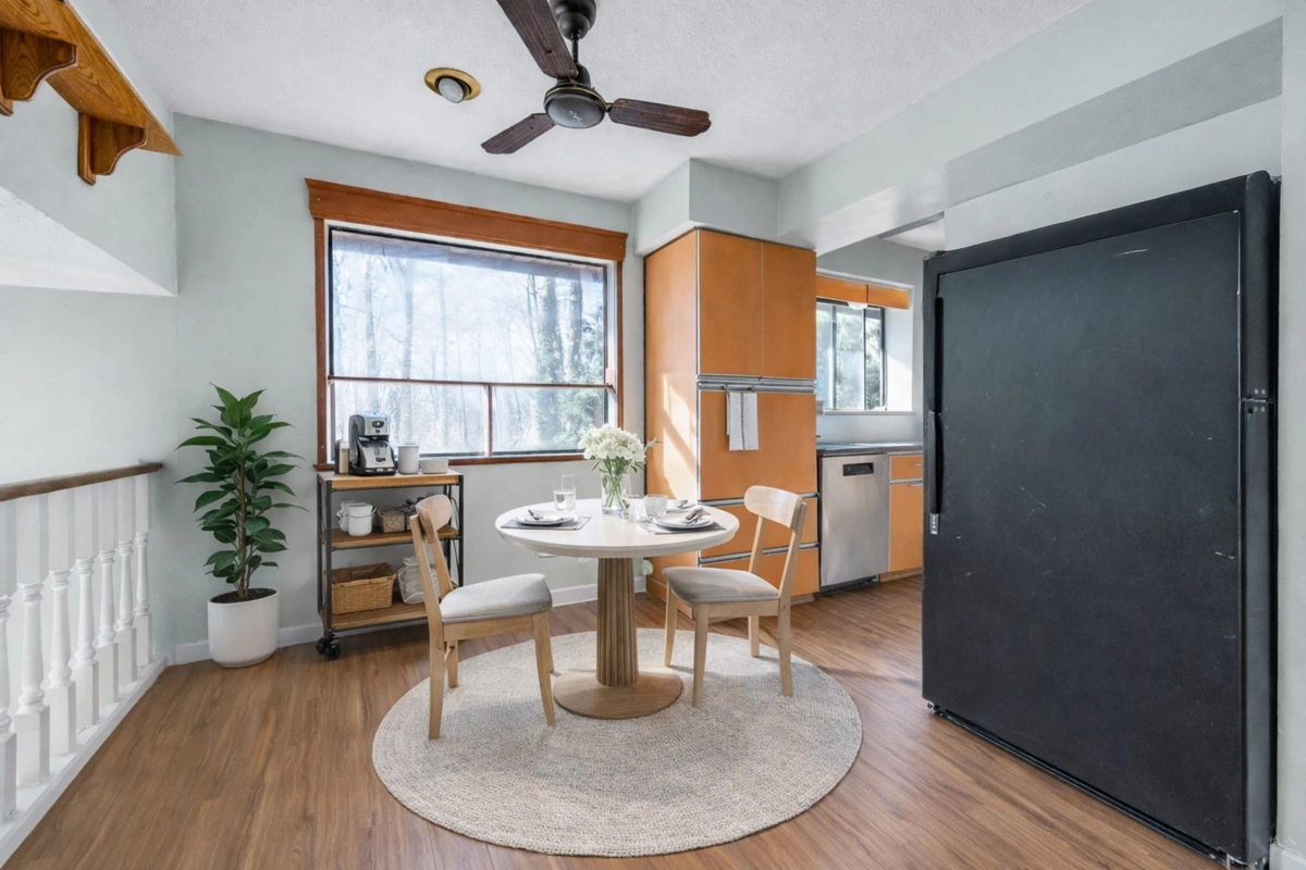 Living Room Photo of 10960 63 Avenue, Delta, BC