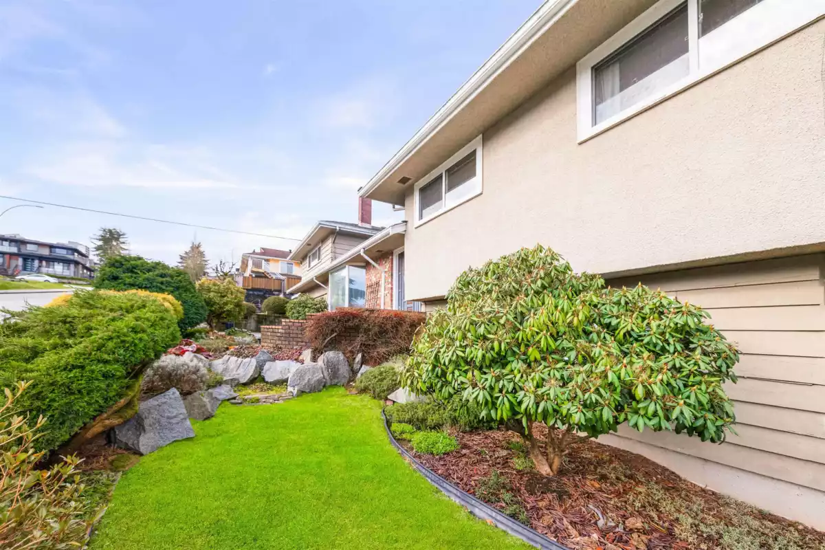 Dining Area Photo of 5045 Barker Crescent, Burnaby, BC
