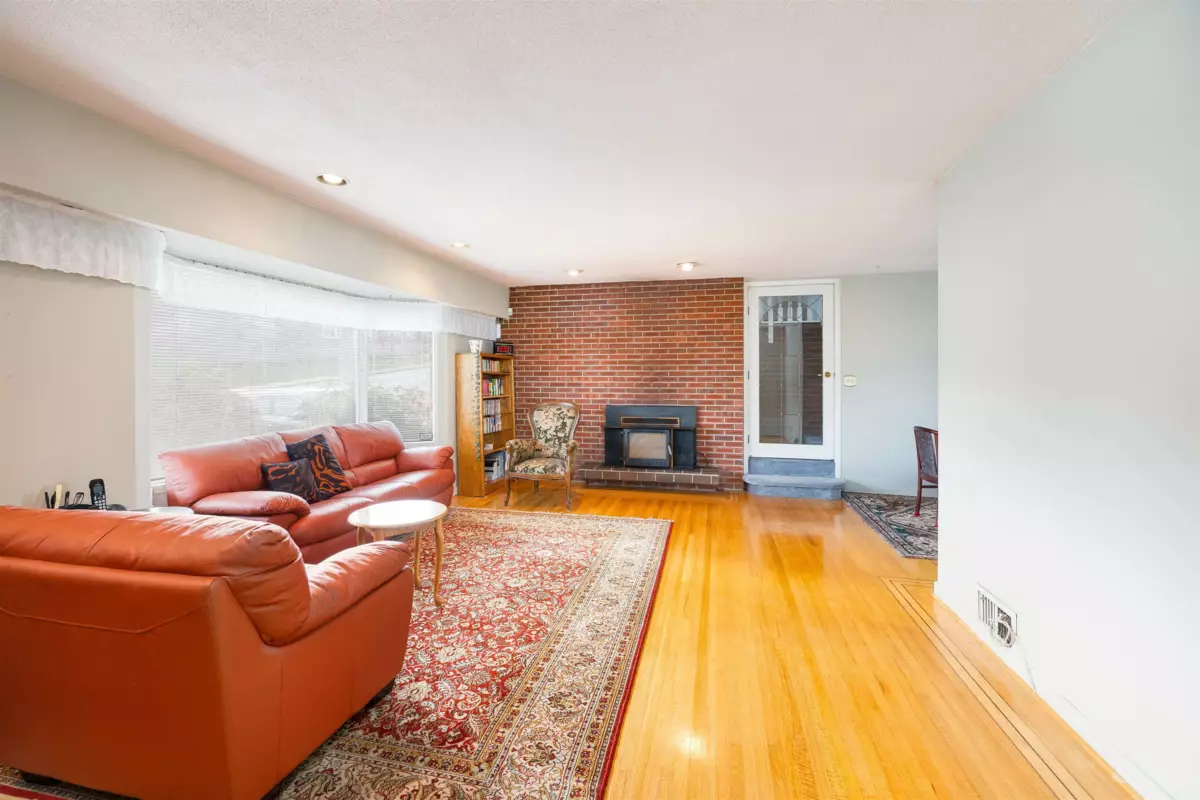 Guest Bathroom Photo of 5045 Barker Crescent, Burnaby, BC