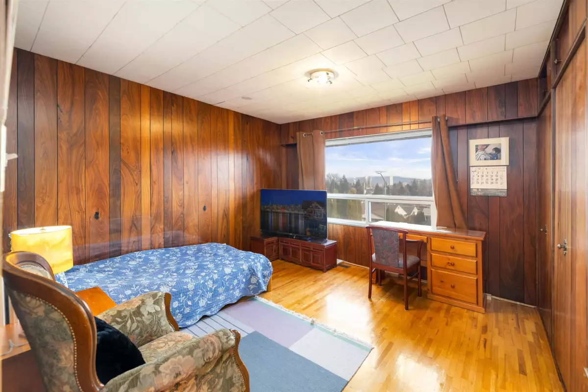 Kitchen Island Photo of 5045 Barker Crescent, Burnaby, BC