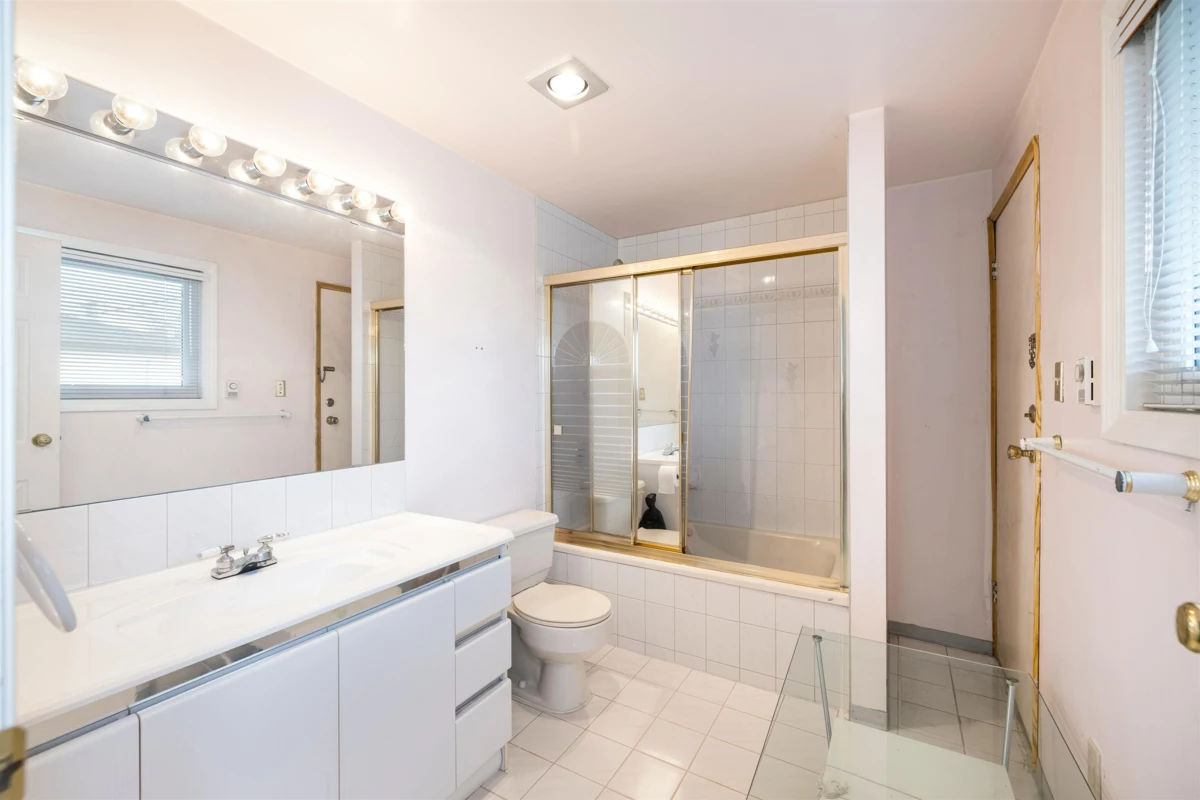 Mudroom Photo of 5045 Barker Crescent, Burnaby, BC