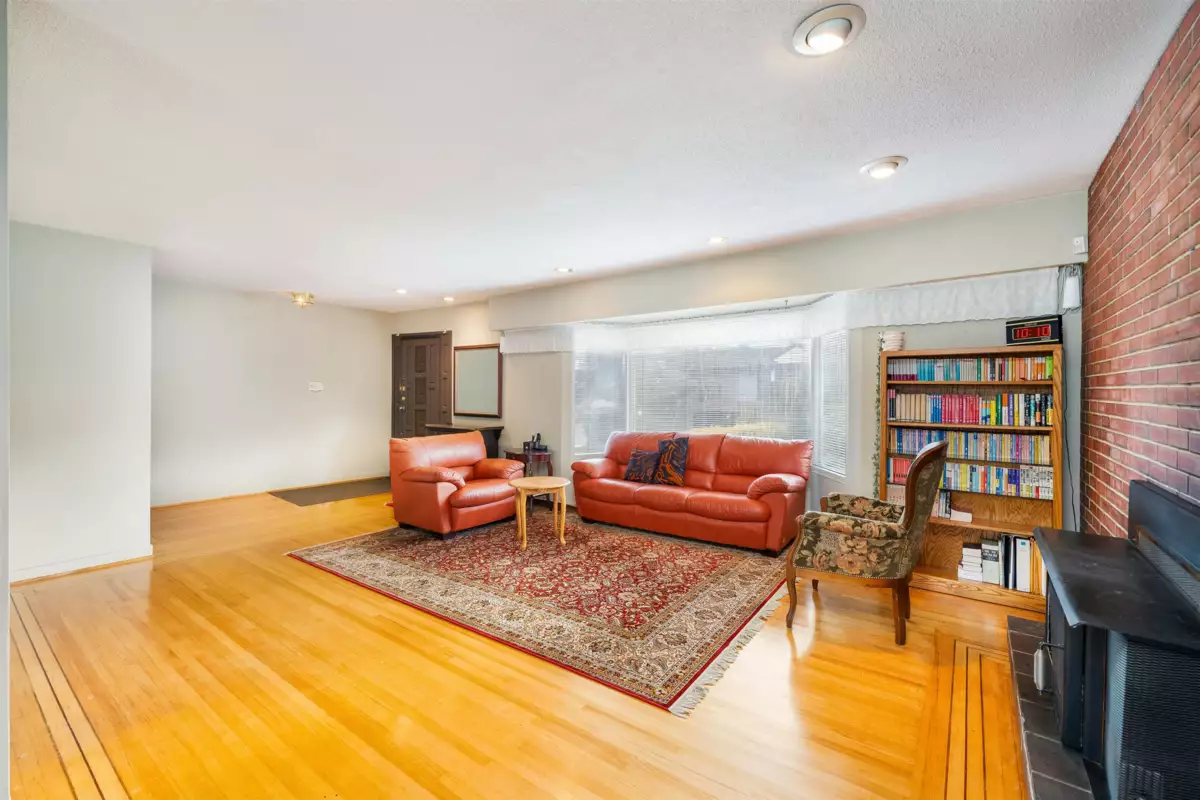 Powder Room Photo of 5045 Barker Crescent, Burnaby, BC