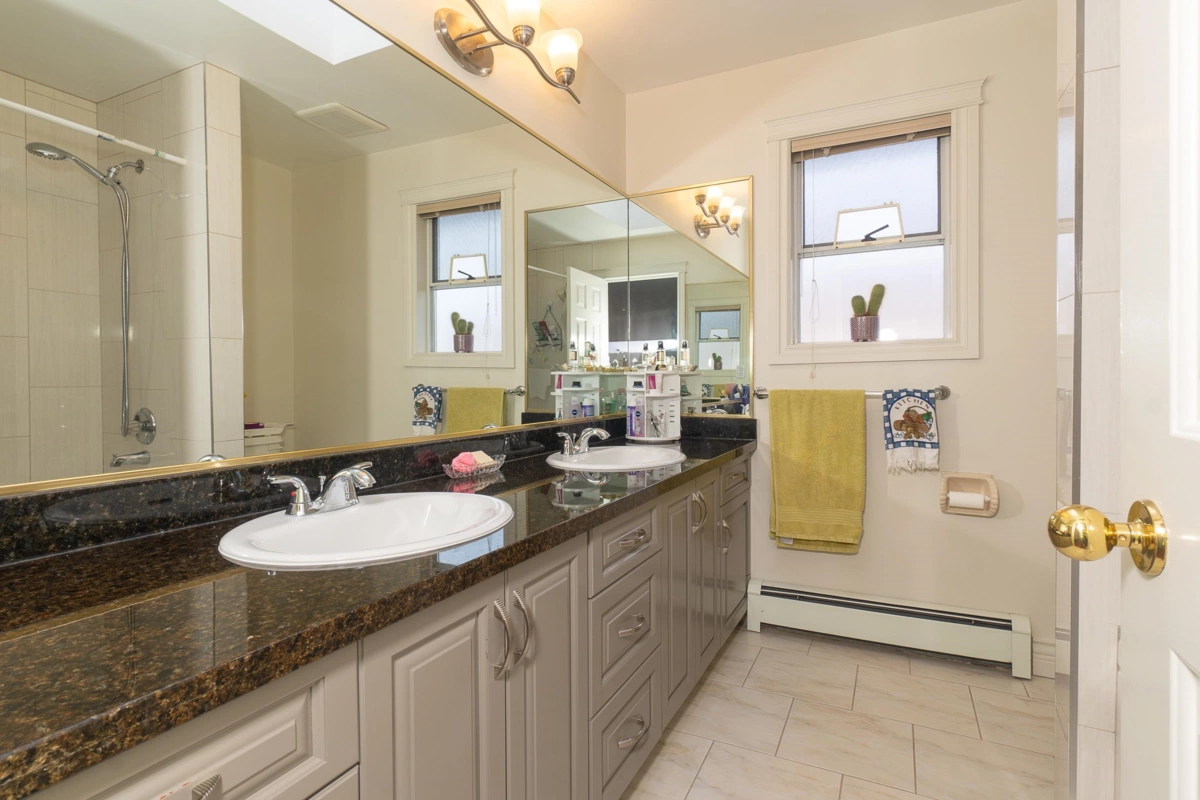 Entry Foyer Photo of 6169 Lochdale Street, Burnaby, BC