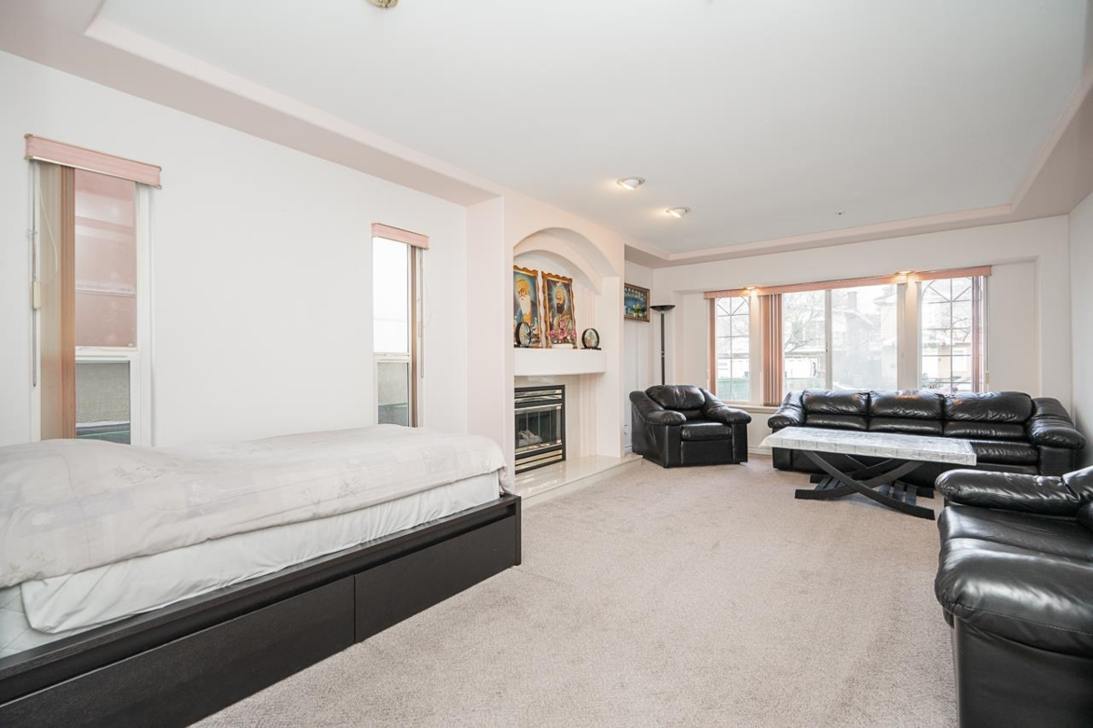 Breakfast Nook Photo of 726 E 56th Avenue, Vancouver, BC