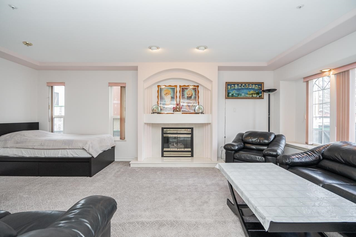 Dining Area Photo of 726 E 56th Avenue, Vancouver, BC