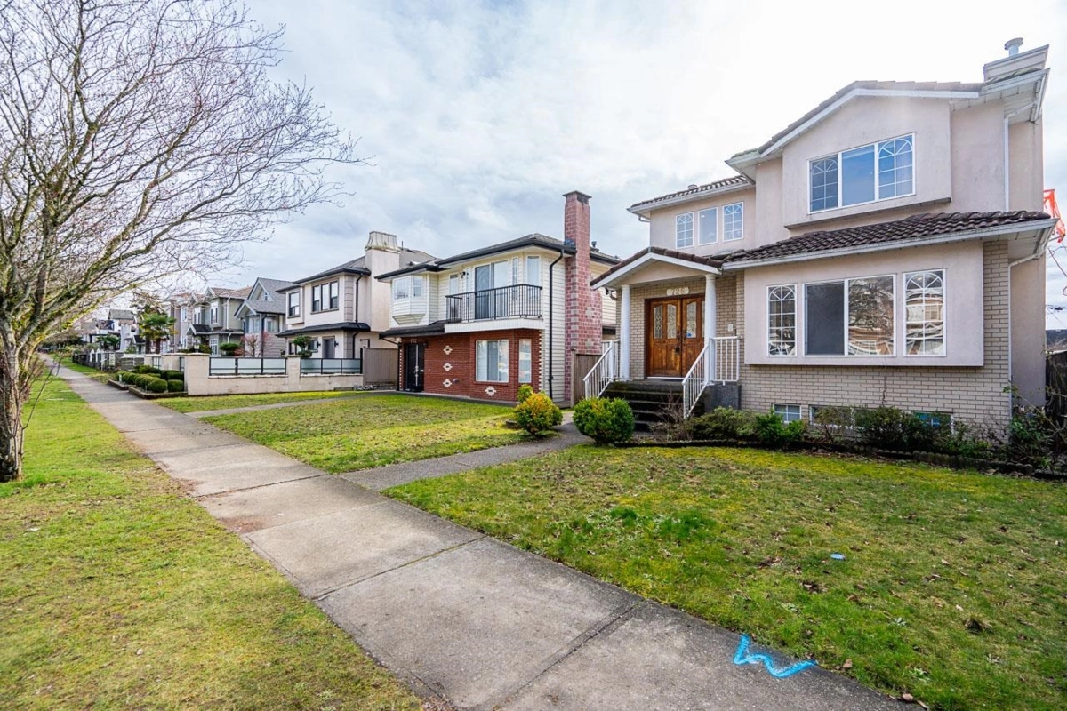 Living Room Photo of 726 E 56th Avenue, Vancouver, BC