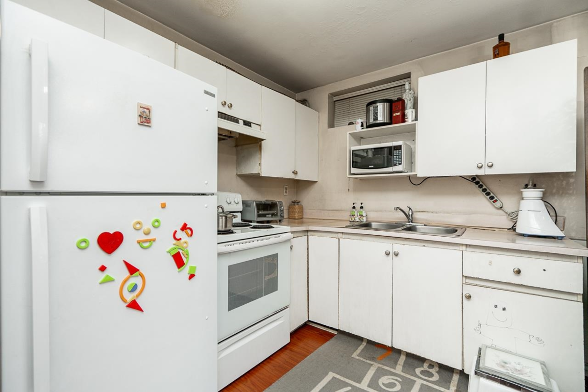 Swimming Pool Photo of 726 E 56th Avenue, Vancouver, BC