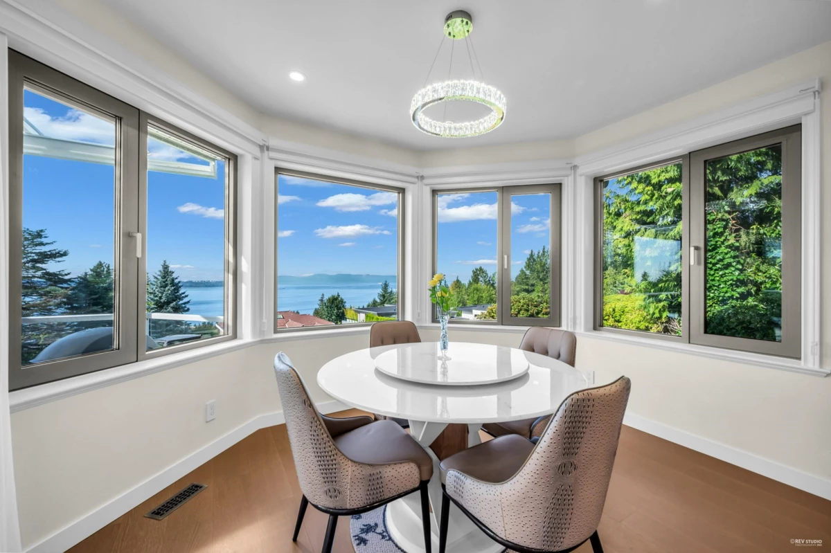Powder Room Photo of 2662 Chelsea Place, West Vancouver, BC