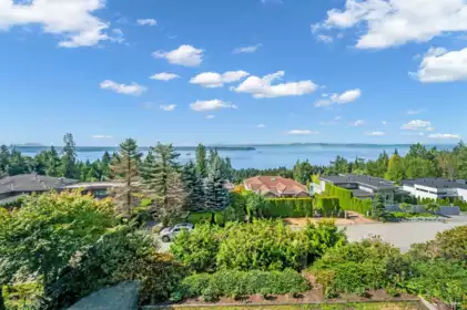 2662 Chelsea Place, West Vancouver, BC, West Vancouver — 6 bed single family residence for sale