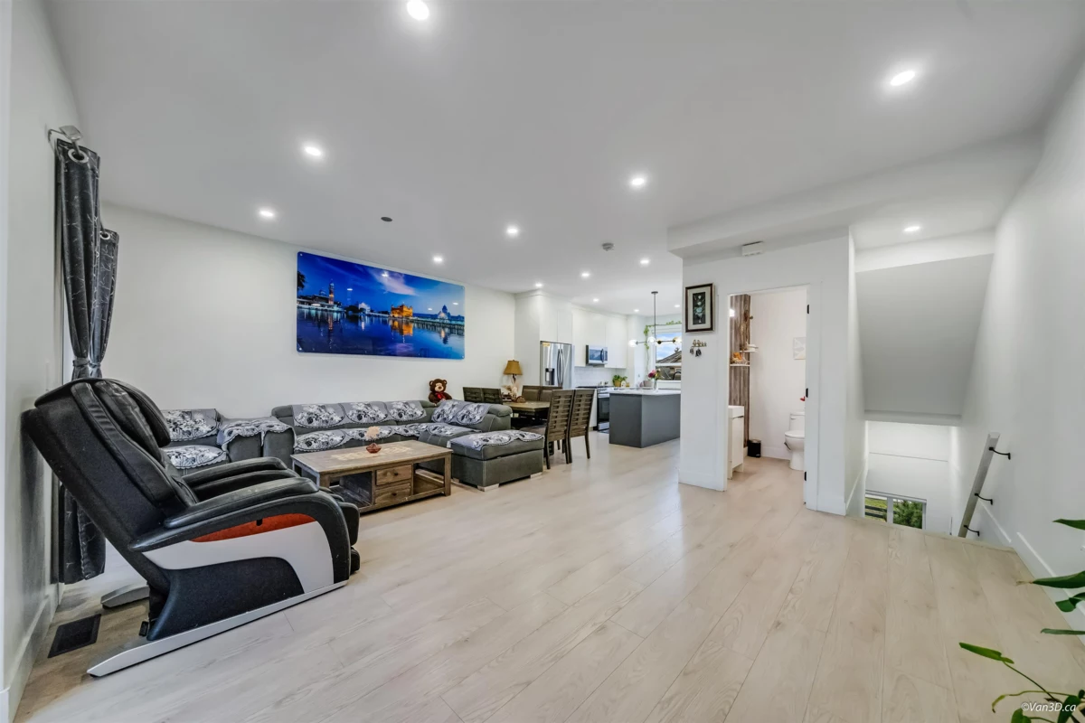 Living Room Photo of 33 6138 128 Street, Surrey, BC