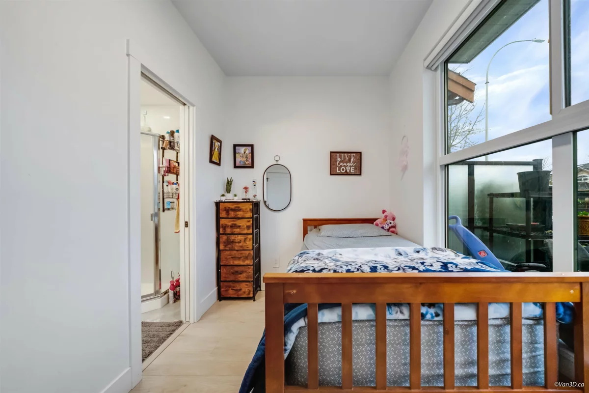 Walk-In Closet Photo of 33 6138 128 Street, Surrey, BC