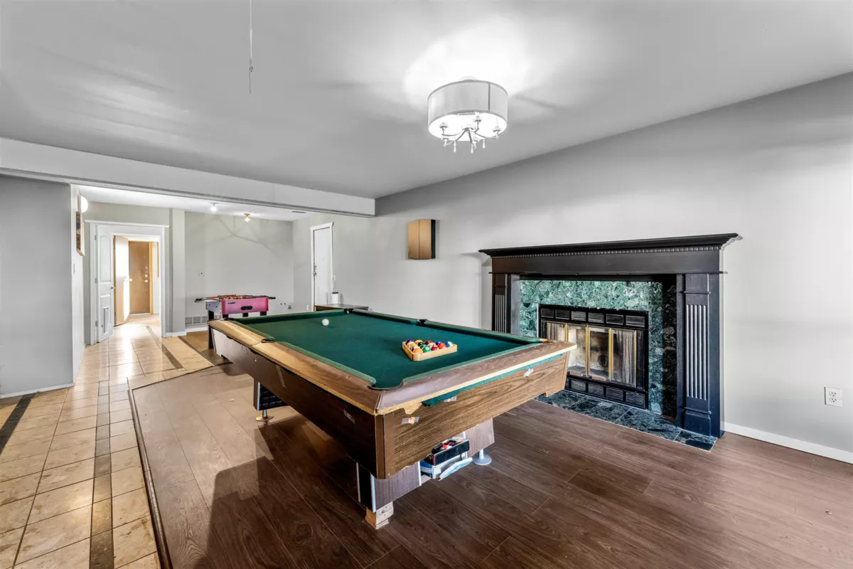 Basement Recreation Room Photo of 9840 158a Street, Surrey, BC