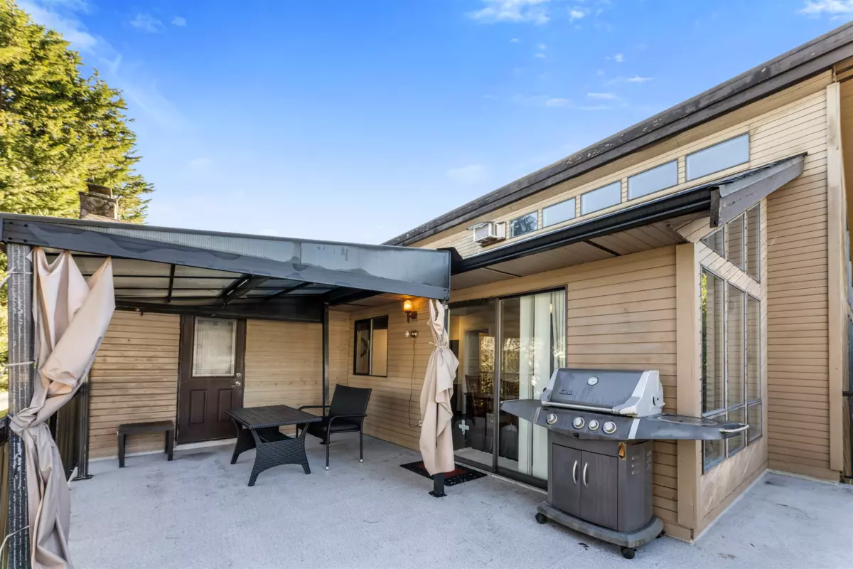Breakfast Nook Photo of 9840 158a Street, Surrey, BC