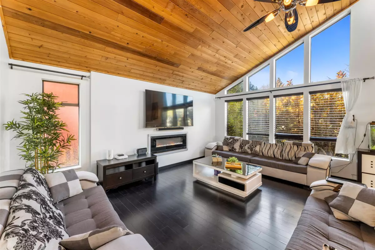 Dining Area Photo of 9840 158a Street, Surrey, BC