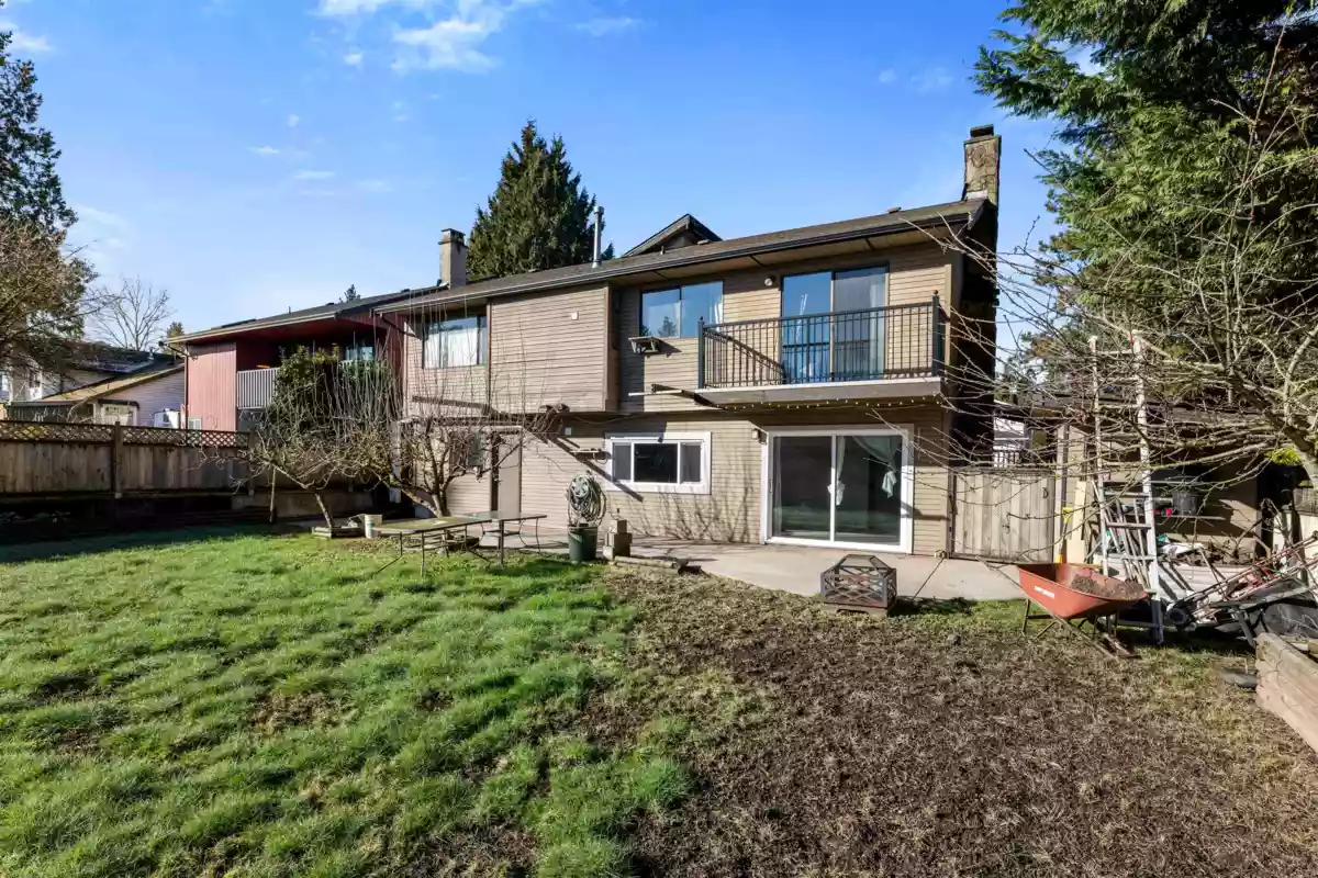 Front Yard Photo of 9840 158a Street, Surrey, BC