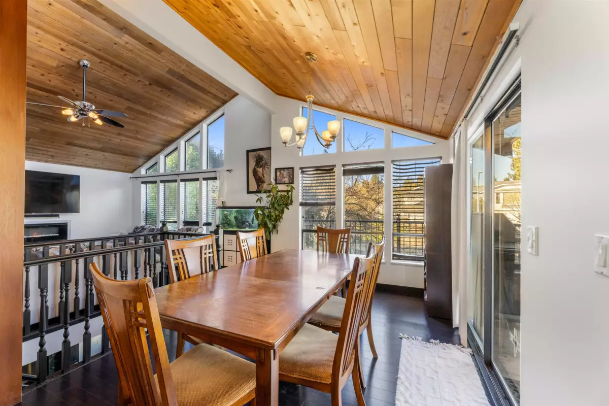 Kitchen Island Photo of 9840 158a Street, Surrey, BC