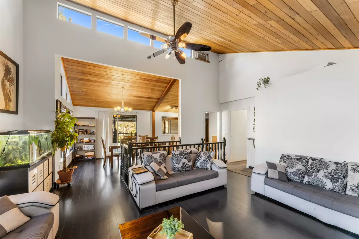 Kitchen Photo of 9840 158a Street, Surrey, BC