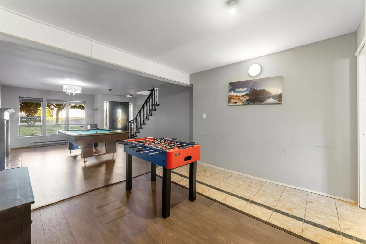 Laundry Room Photo of 9840 158a Street, Surrey, BC