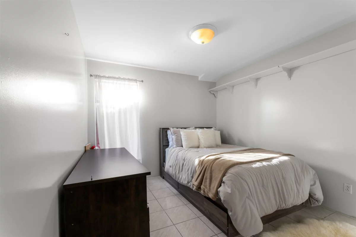 Powder Room Photo of 9840 158a Street, Surrey, BC