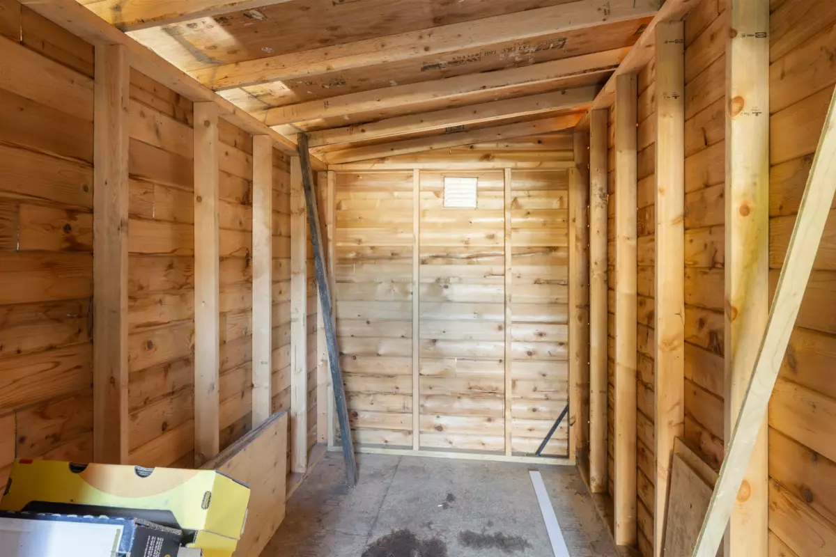 Swimming Pool Photo of 9840 158a Street, Surrey, BC