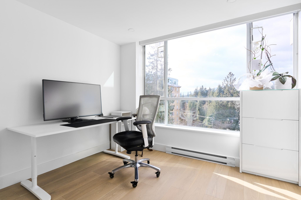 Walk-In Closet Photo of 903 995 Roche Point Drive, North Vancouver, BC