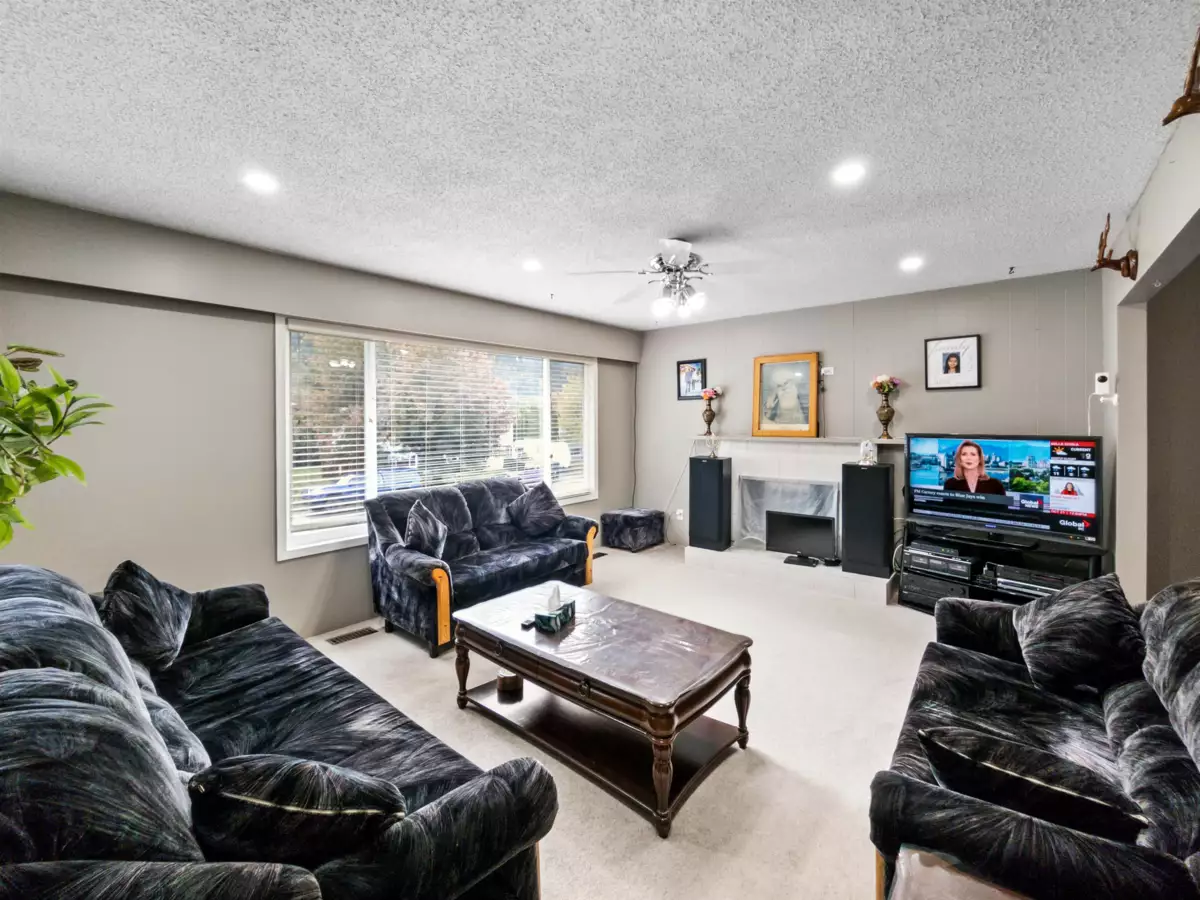 Breakfast Nook Photo of 38143 Hemlock Avenue, Squamish, BC