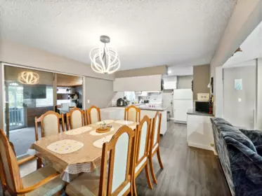 Kitchen Island Photo of 38143 Hemlock Avenue, Squamish, BC