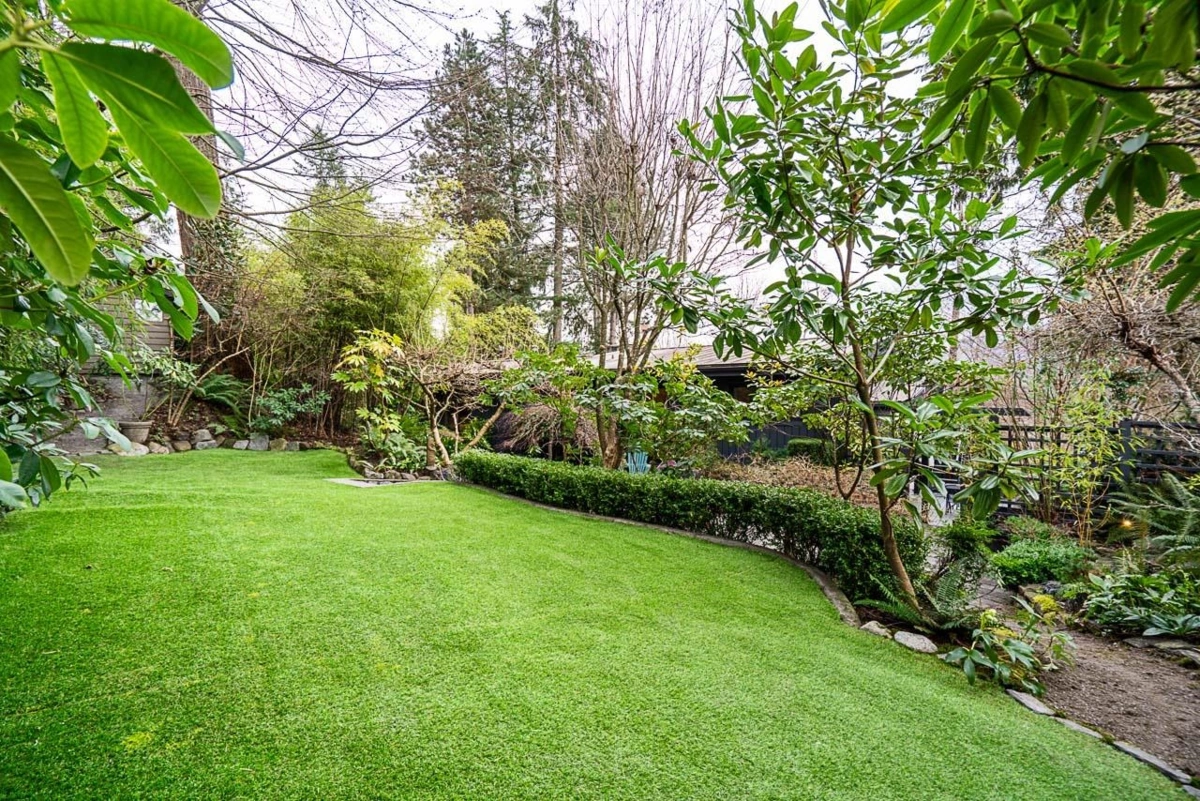 Front Yard Photo of 814 Washington Drive, Port Moody, BC