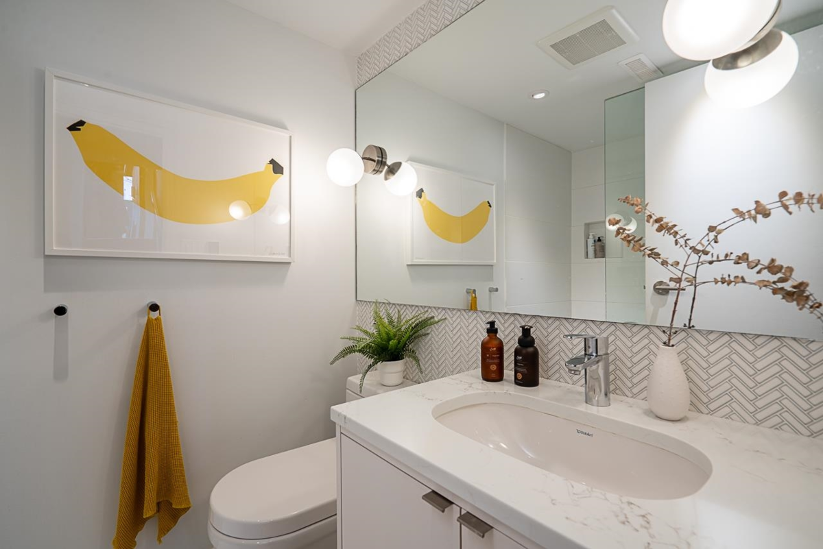 Garage Interior Photo of 814 Washington Drive, Port Moody, BC