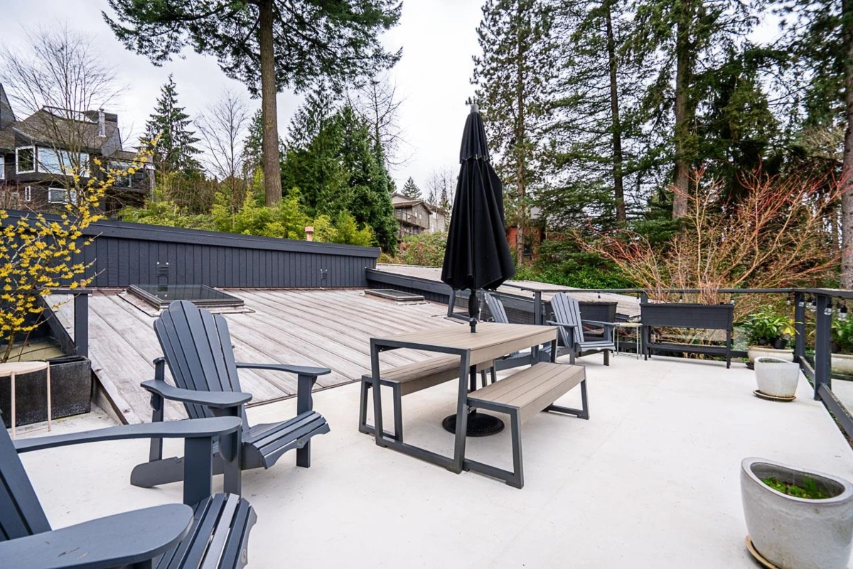 Hot Tub / Spa Photo of 814 Washington Drive, Port Moody, BC