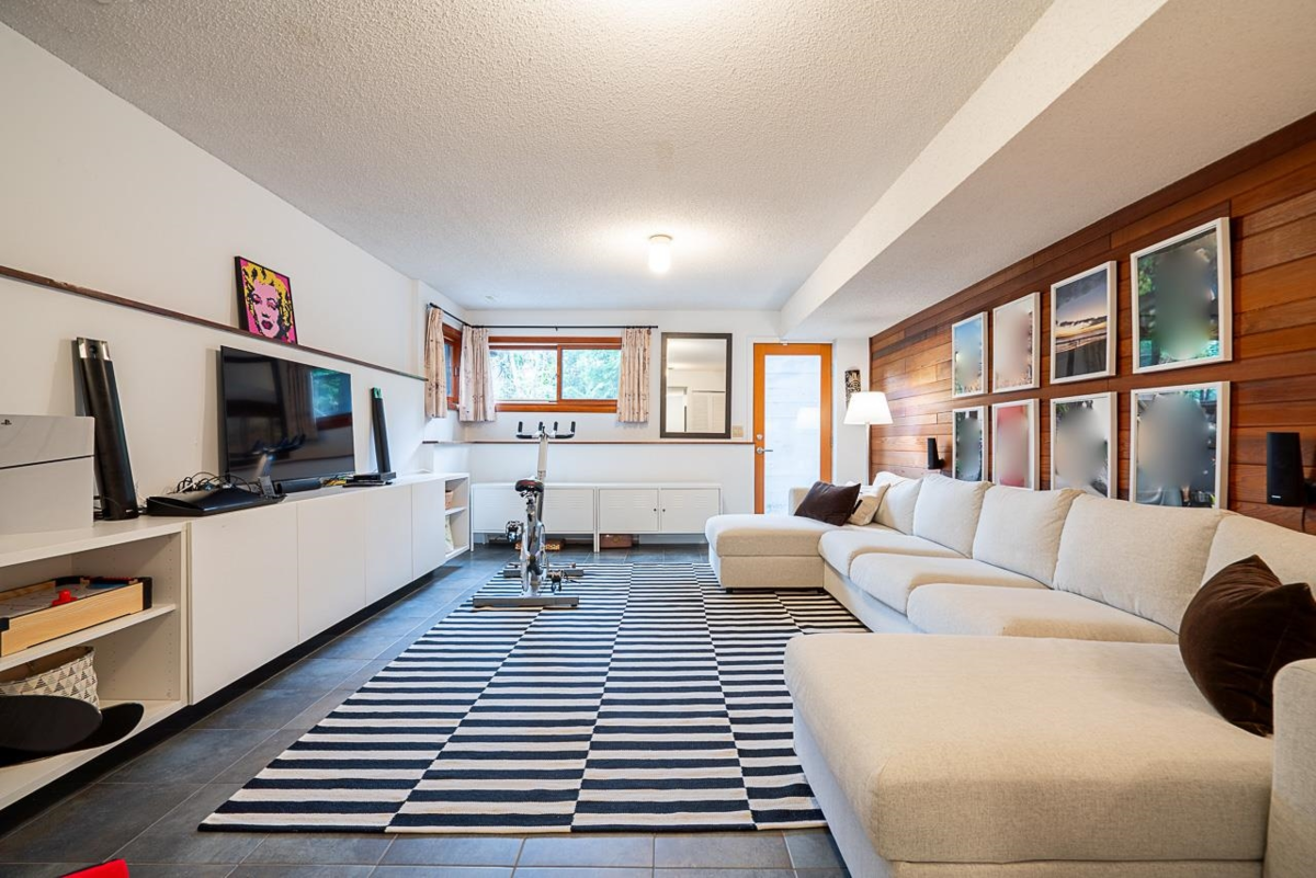 Mudroom Photo of 814 Washington Drive, Port Moody, BC